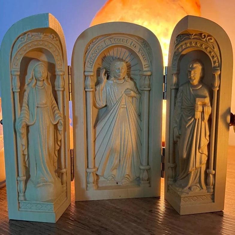 Altar de Oração Católico Sagrada Família em Madeira Esculpida