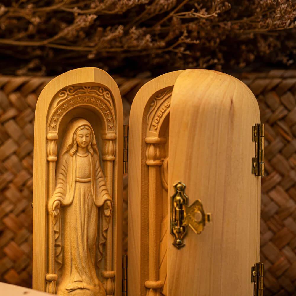 Altar de Oração Católico Sagrada Família em Madeira Esculpida