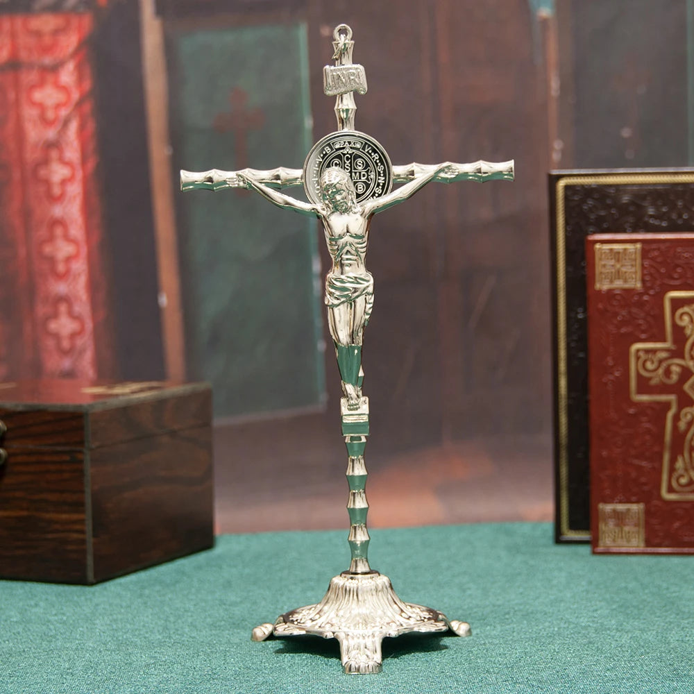 Crucifixo de Mesa Banhado a Ouro em Prata ou Bronze com Medalha de São Bento