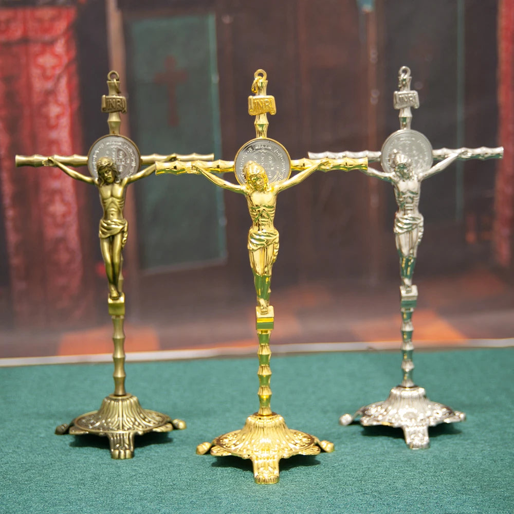 Crucifixo de Mesa Banhado a Ouro em Prata ou Bronze com Medalha de São Bento